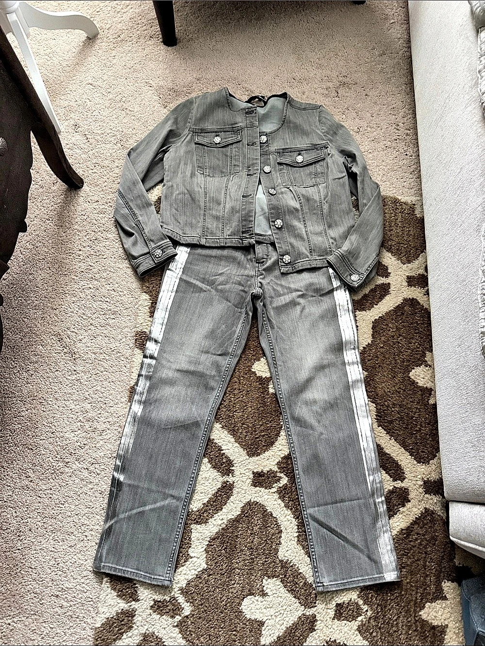 White House Black Market Foil Stripe Straight Jeans Gray & Silver Size 8